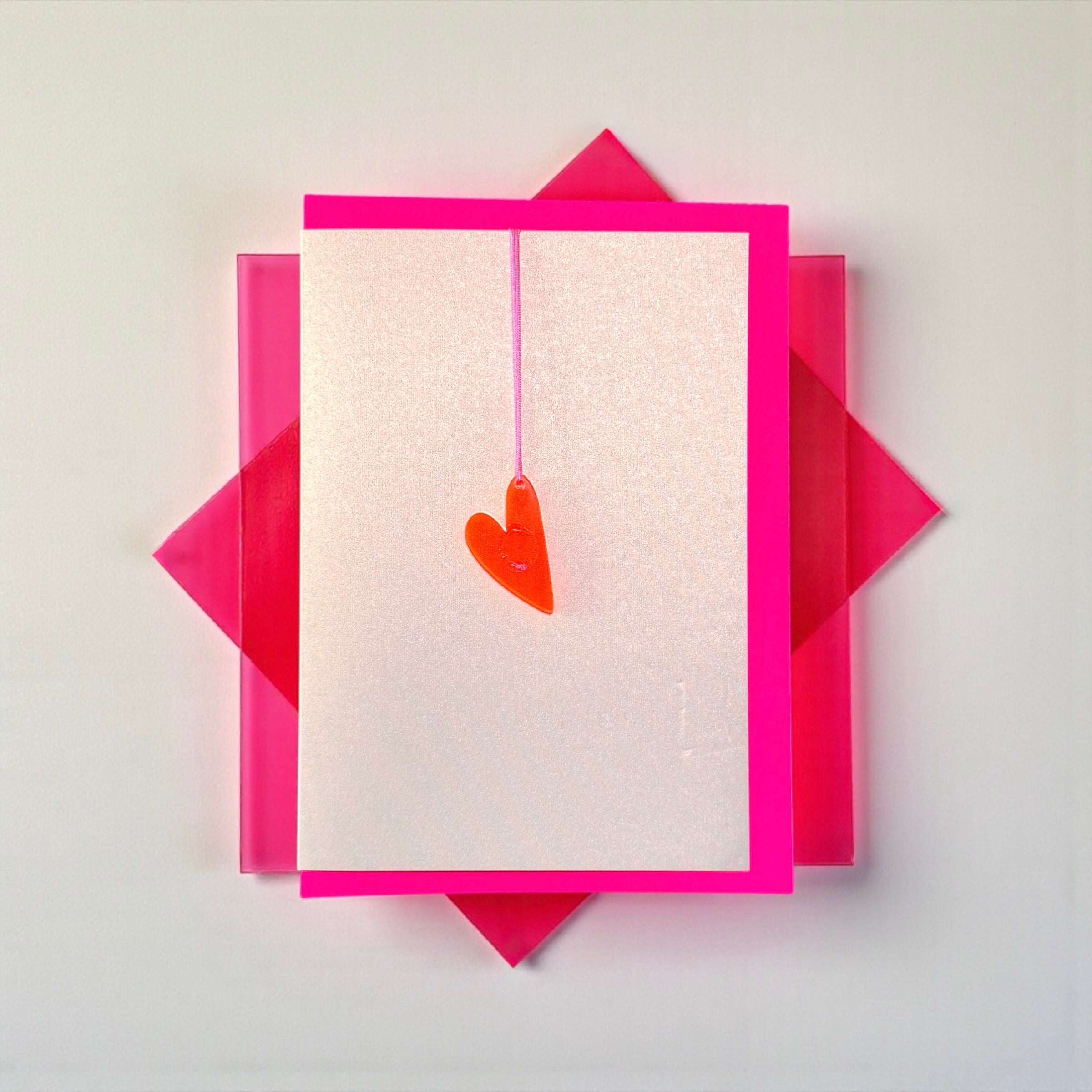 Hang Me Happy * Cœur rose fluo